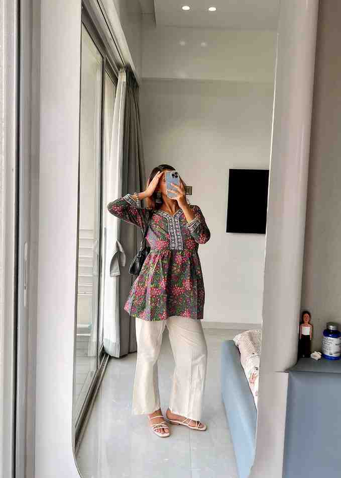 Women’s Floral Garden Printed Kurti – V-Neck with Lace Detailing