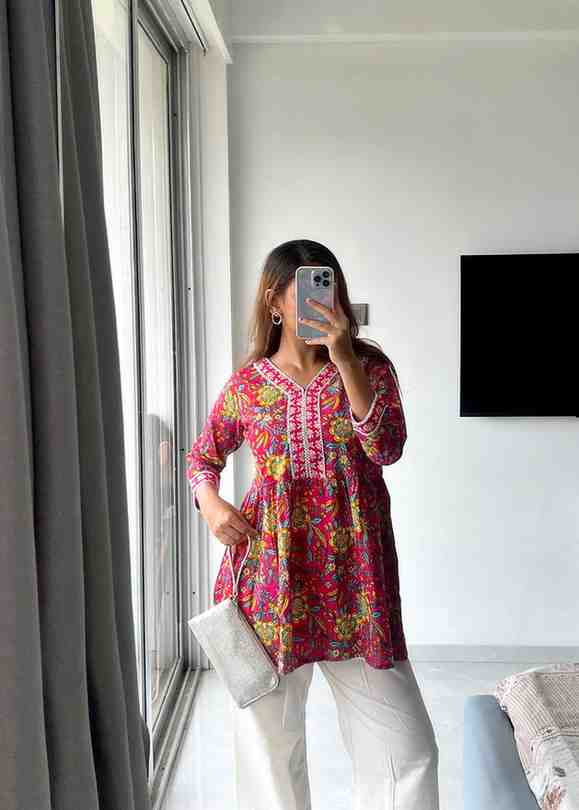 Women’s Floral Garden Printed Kurti – V-Neck with Lace Detailing