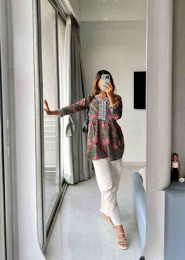 Women’s Floral Garden Printed Kurti – V-Neck with Lace Detailing